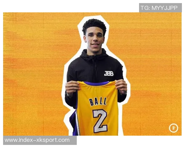 朗佐鲍尔在骑士训练营表现突出展现融入球队的潜力与决心