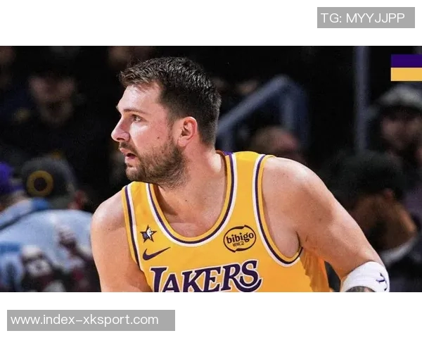 老詹关键时刻遭封盖夸梅质疑为何不传给东契奇作为首选 老詹关键时刻遭封盖夸梅质疑为何不传给东契奇作为首选